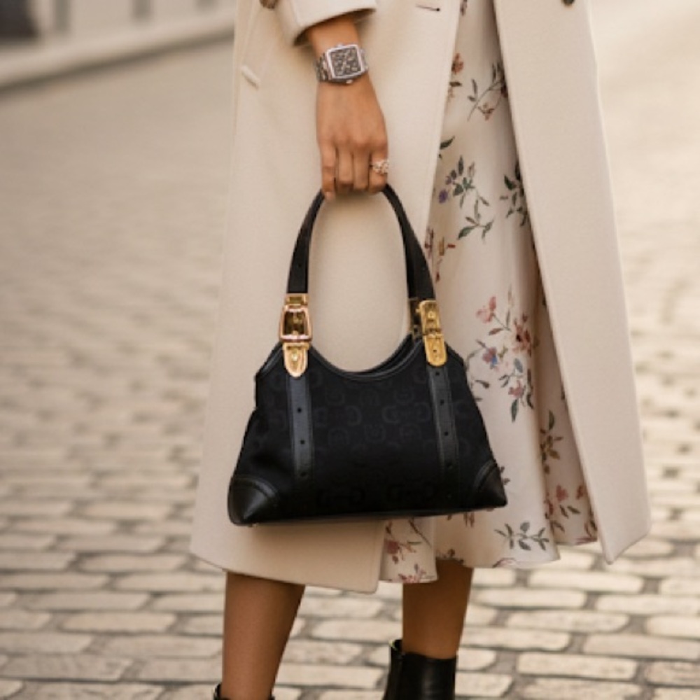 Gucci 145761 Horsebit shoulder bag in black canvas and leather